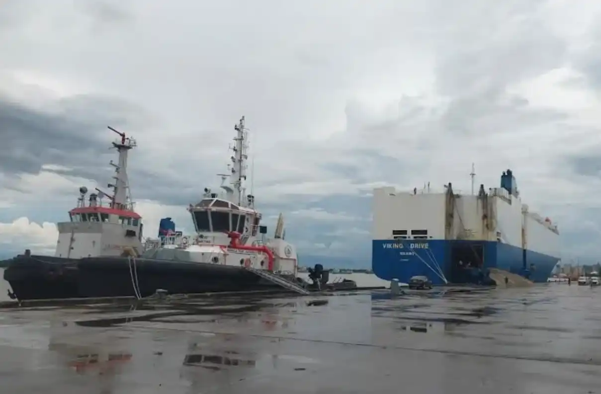 Foreign ship docked with 470 reconditioned cars at Mongla Port
